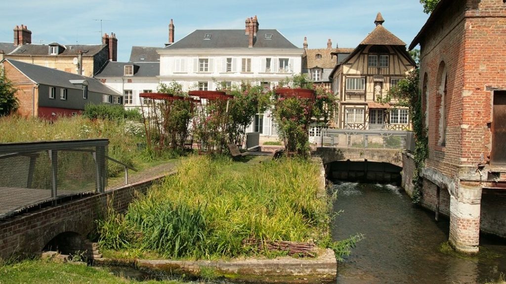 Vue intérieure du jardin de Bigard