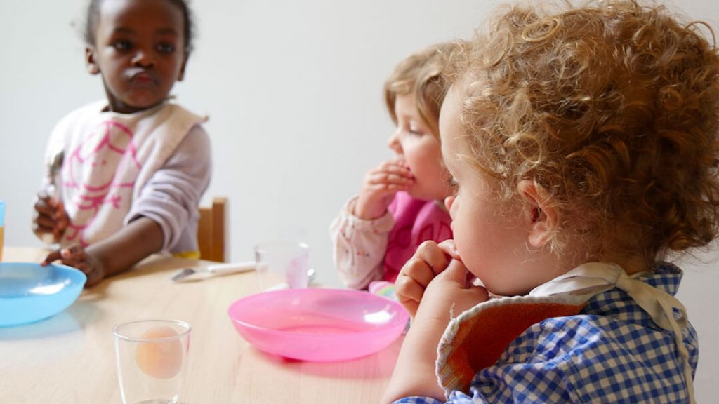 Repas à la crèche multi-accueil