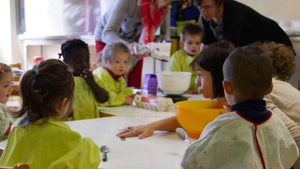 Atelier cuisine avec la crèche familiale