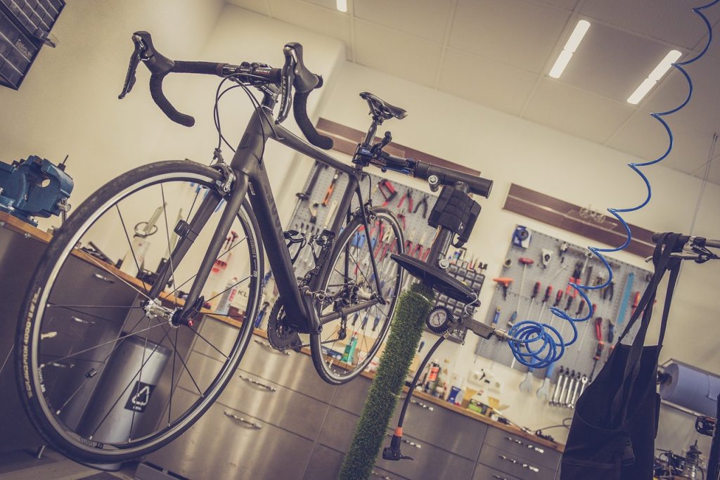 Vélo en réparation