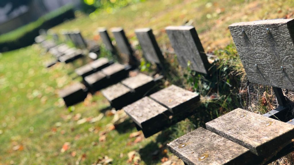 Chaises dans le parc de la Villa