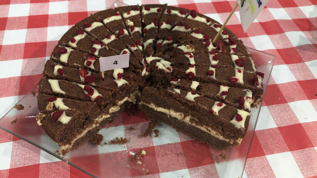 Gâteau rond rouge velours