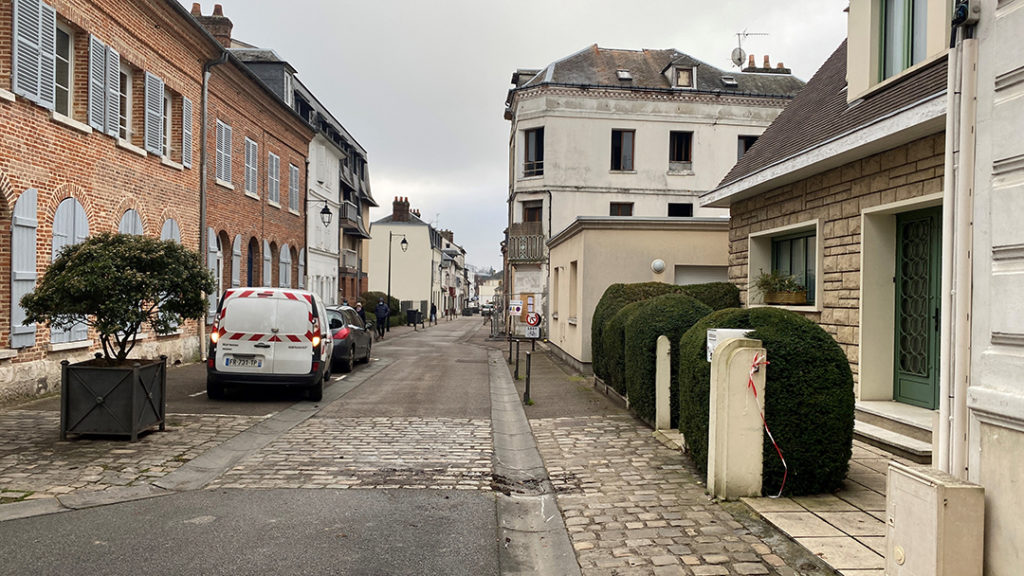 La rue Dupont de l'Eure a été rouverte à la circulation.