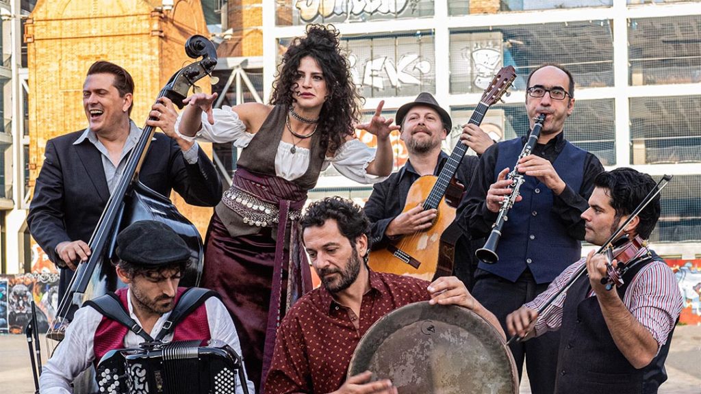 Les concerts de décembre 2022 à Louviers : Barcelona Gipsy balKan Orchestra, You Said Strange, la 20ème X-Mas Party et le jazz-rock du Éric Folschweiler trio.