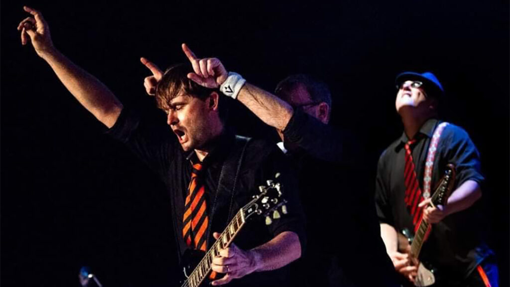 AC/DC fĂȘte ses 50 ans en 2023, et la plus belle fĂȘte aura lieu au Moulin de Louviers !