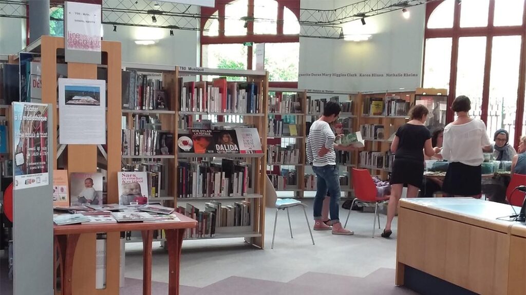 Lectures, rencontres, échanges. Parler de ce que l’on vient de lire, échanger ses impressions, donner envie à d’autres de plonger dans le livre qui nous a tant plu et repartir avec de nouvelles idées à ajouter à notre pile-à-lire ! Venez nous retrouver autour d’un café.
