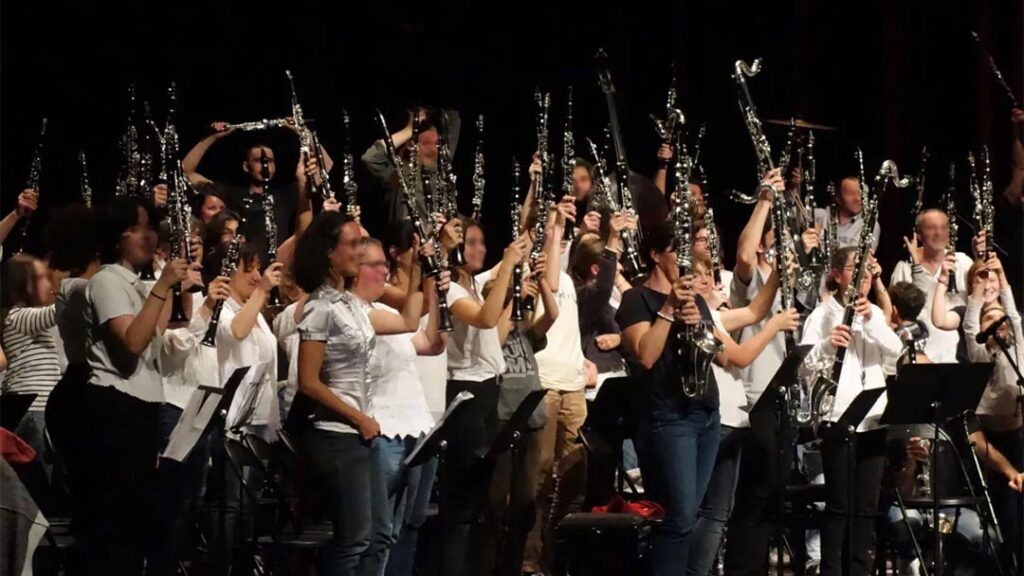 Rencontre de clarinettes. À l’issue d’une journée de travail et de partage, petits et grands clarinettistes des écoles et conservatoires de Gaillon, Les Andelys, Louviers, Pont-de-l’Arche, Romilly-sur-Andelle, Val-de-Reuil et Vernon, vous proposent de découvrir sous forme d’ensembles, des pièces de styles variés représentatives du répertoire de la clarinette.