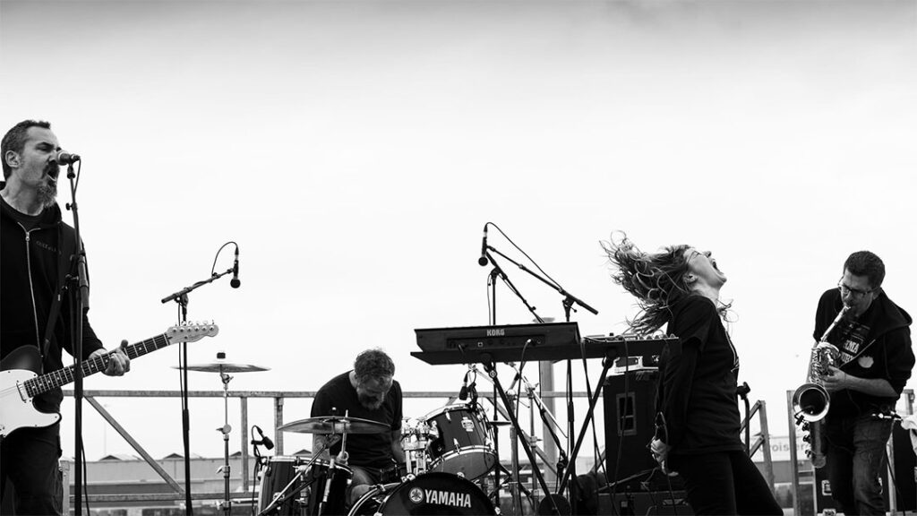 Noise-rock party à la Gare !
Avec DOG AND PONY SHOW, KAASK, ety BUCKAROO BANZAI