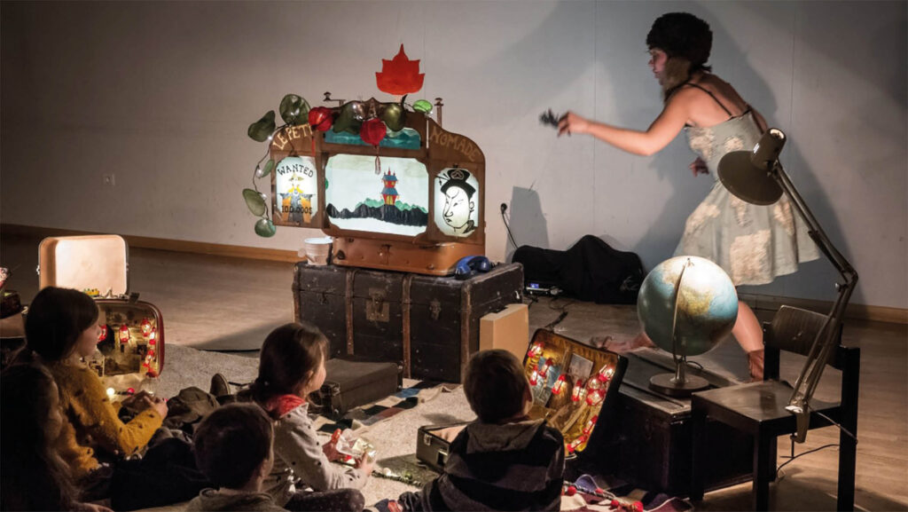 Le Petit théâtre nomade, théâtre d'ombres et d'objets, à la découverte du monde et de l’autre