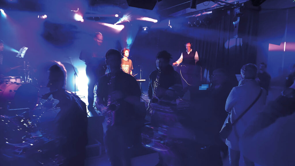 Les After Works, un moment culturel, musical et convivial entre amis, autour d’un verre, dans ce lieu atypique et magique qu’est la Cave du Moulin.