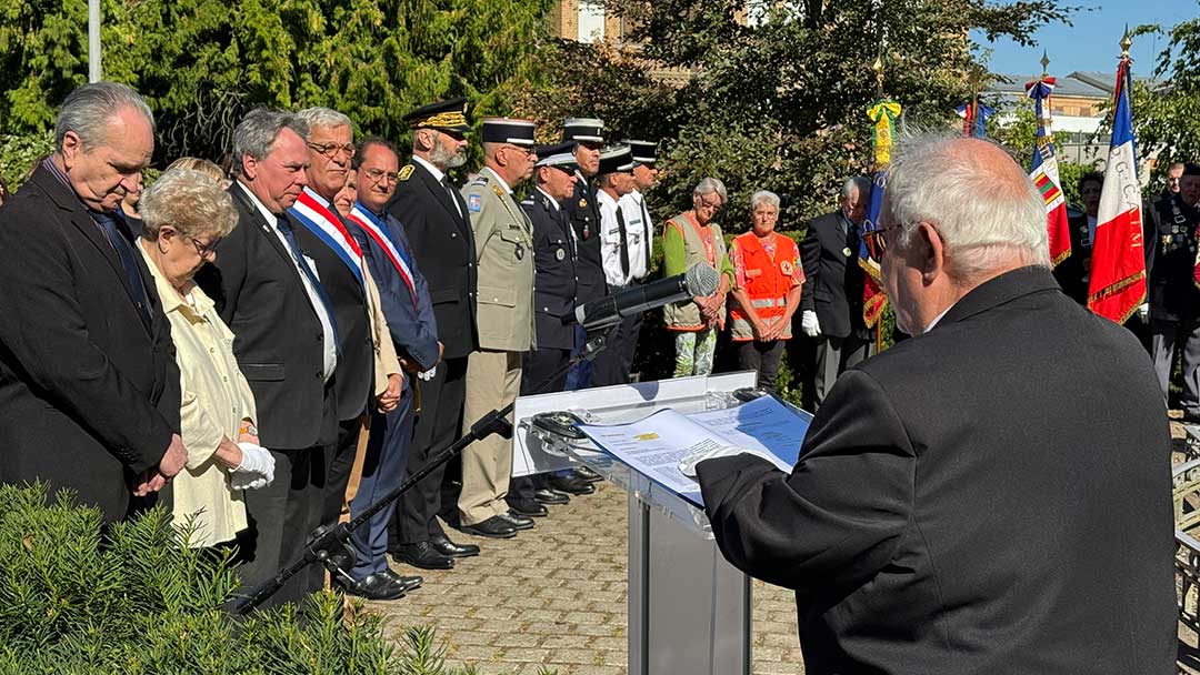 Jean-Pierre Duvéré, maire-adjoint, correspondant défense, chargé de la sécurité et de la tranquillité publiques, des anciens combattants et des actions liées à la mémoire et à la paix.