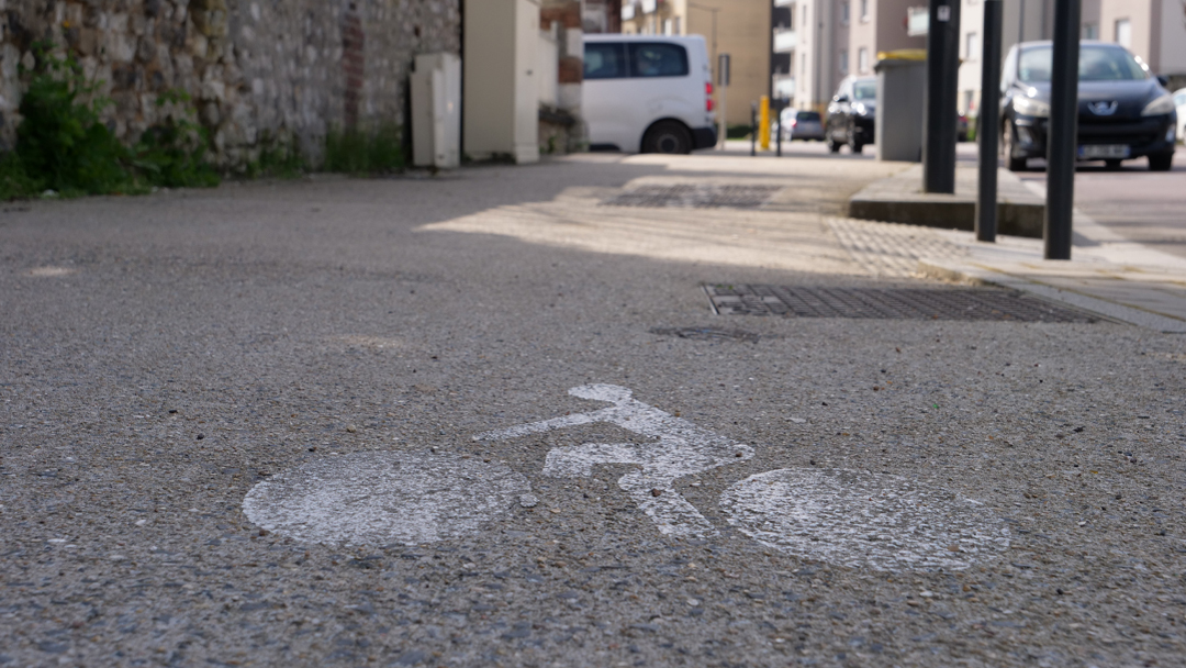 Travaux préliminaires à l’aménagement d’une voie verte à Louviers.